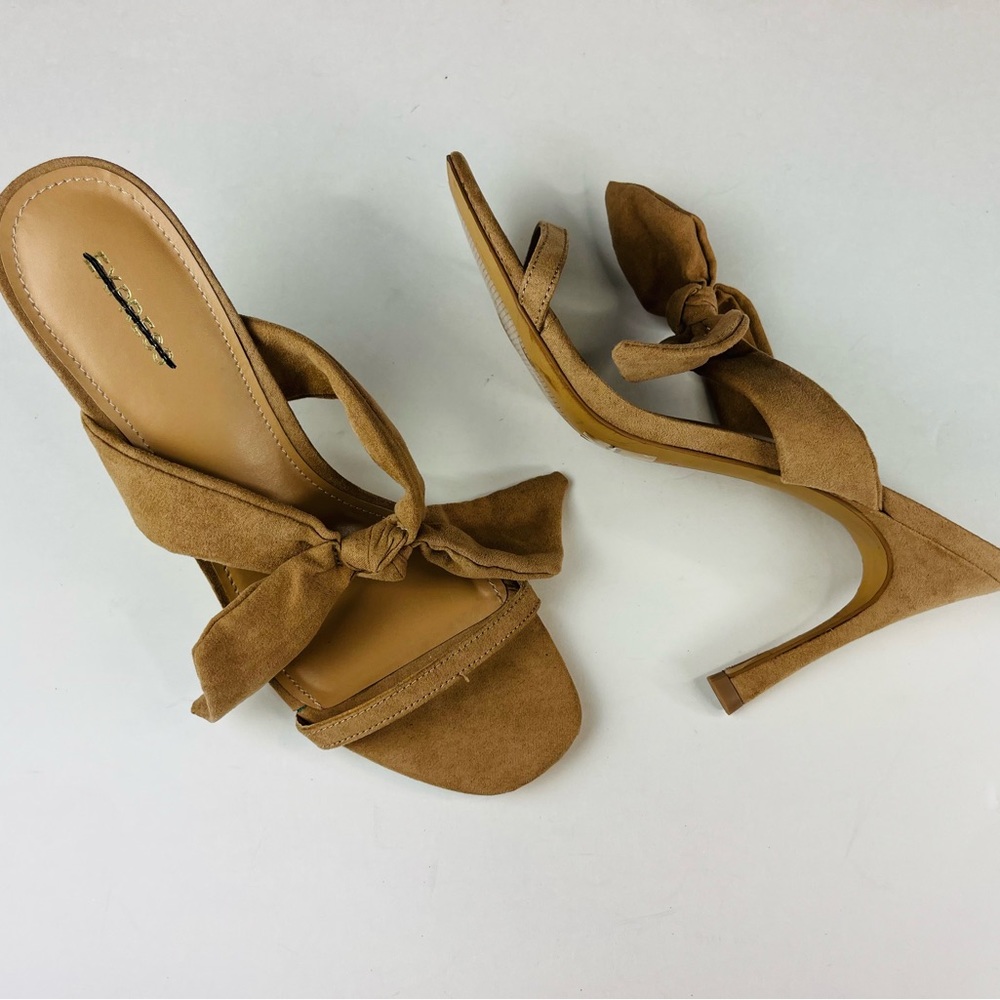 Express Women’s Beautiful Tan Slip On Bow Tie Stiletto High Heels Size 8M